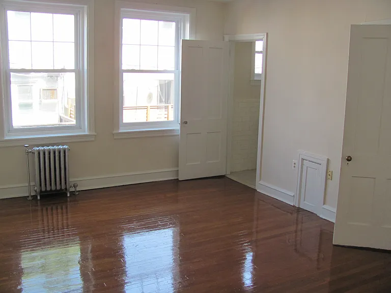 7000 Lincoln Dr #C2 — Photo 3