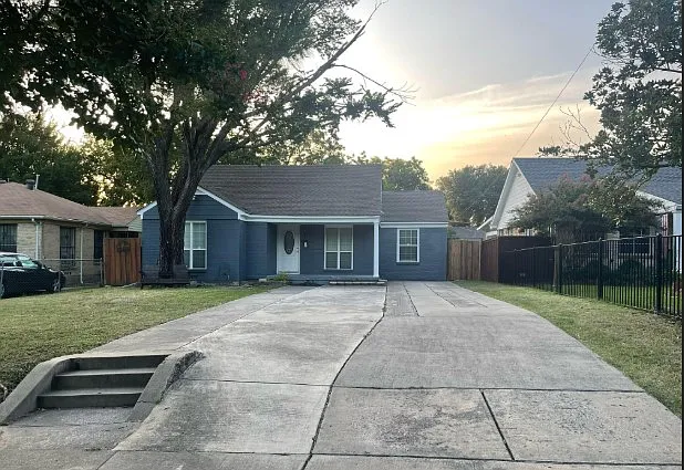 2515 Roanoke Ave — Photo 1