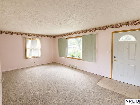 2nd image of 7426 Valley St
