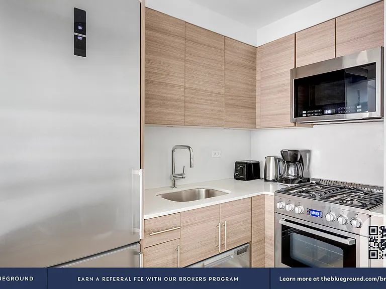 340 E 51st St #8G — Photo 8