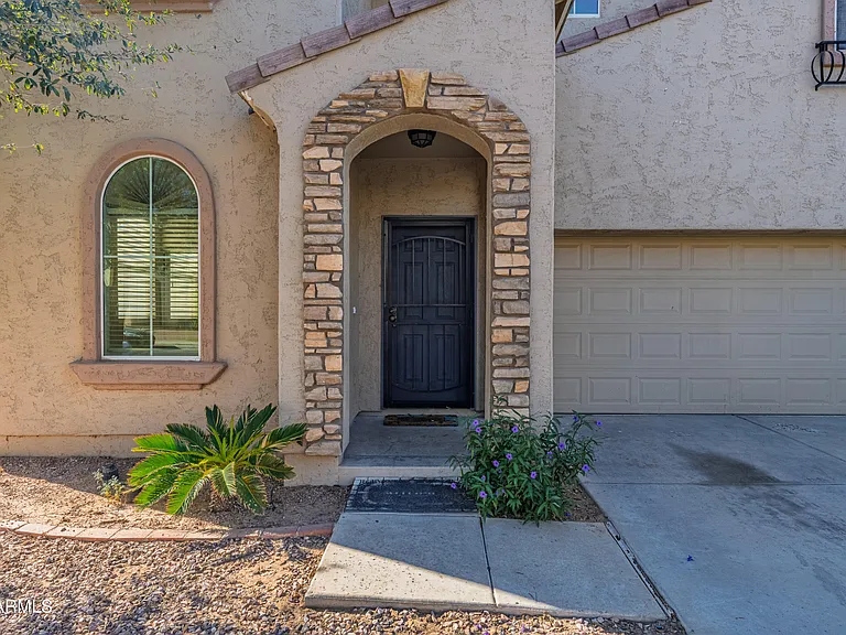2524 S 89th Ln — Photo 5