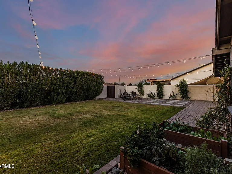 2200 N Los Altos Dr — Photo 38