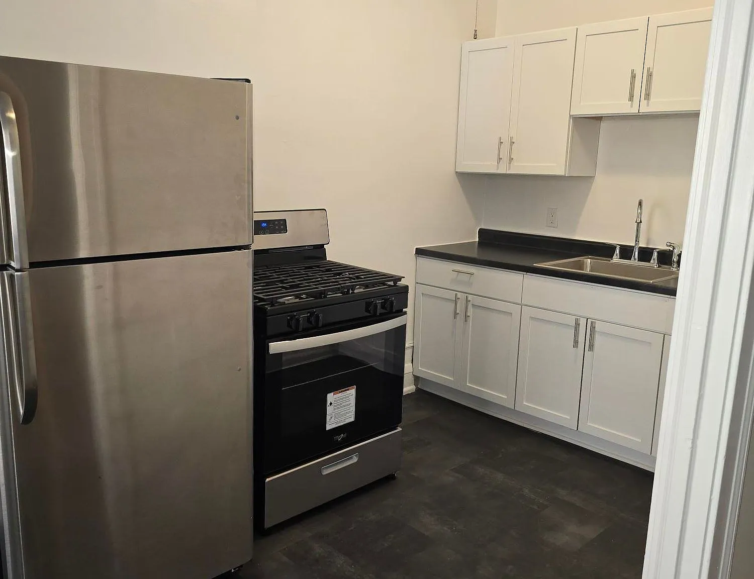 1 bed, 1.0 bath, 600 sqft, $995 — Photo 2