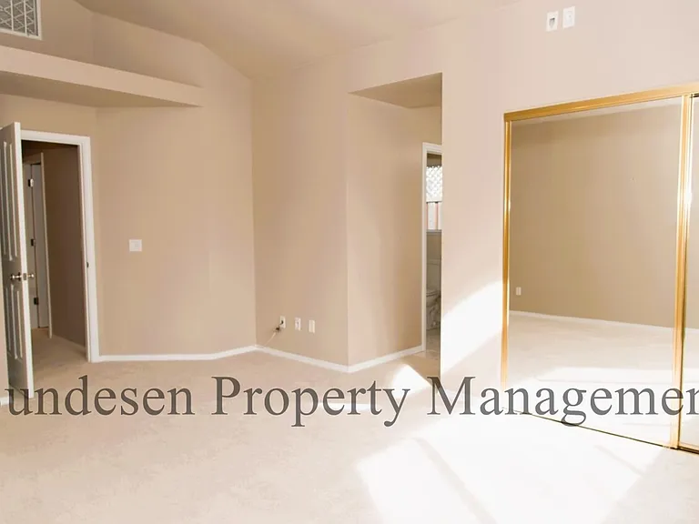 806 Wine Ct — Photo 11