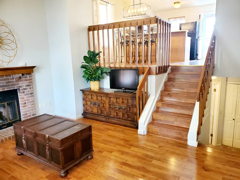 2162 Giltshire Dr — Photo 5