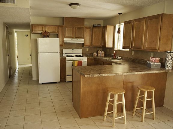 5th image of 2211 N Flores Dr