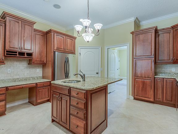 5th image of 217 Isle Way Ln