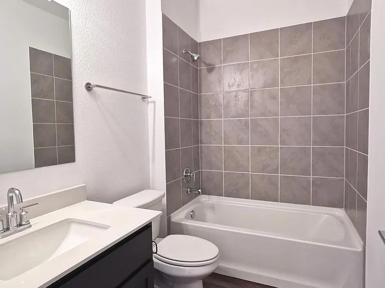 2405 Lovegrass Ln — Photo 10