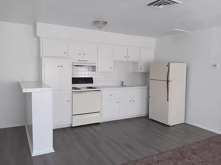 2427 Clifford Ave #1 — Photo 3