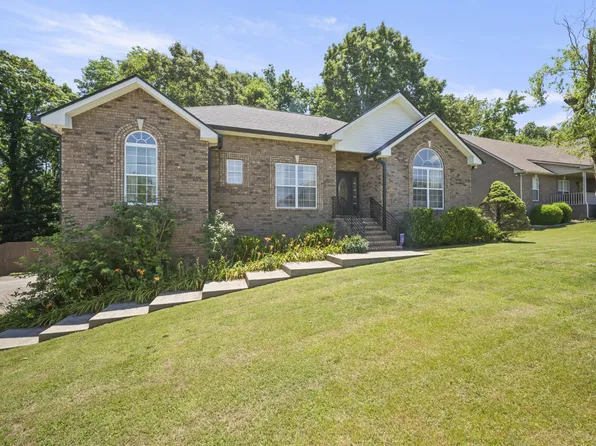 4092 Summit Dr, Greenbrier, TN 37073