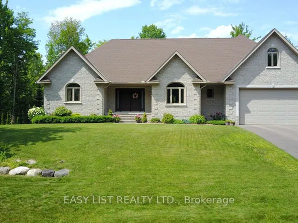 110 Monck Sq, Laurentian Hills, ON K0J 1P0