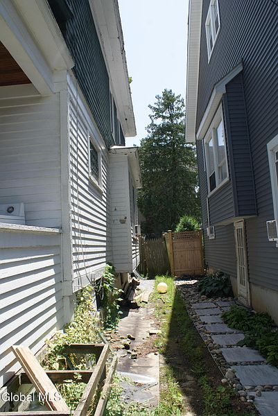 5th image of 275 W Lawrence Street