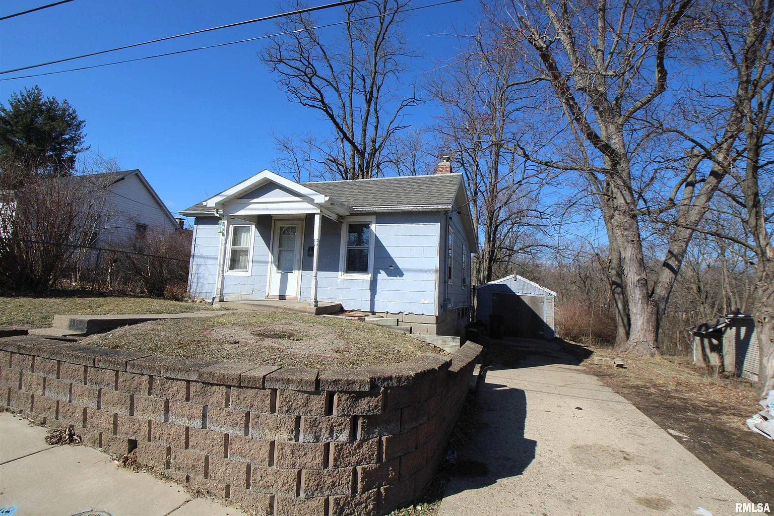 1425 E Elmhurst Ave photo 1