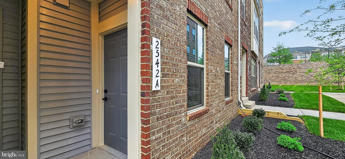 Building Photo - 2542A Verona Pl