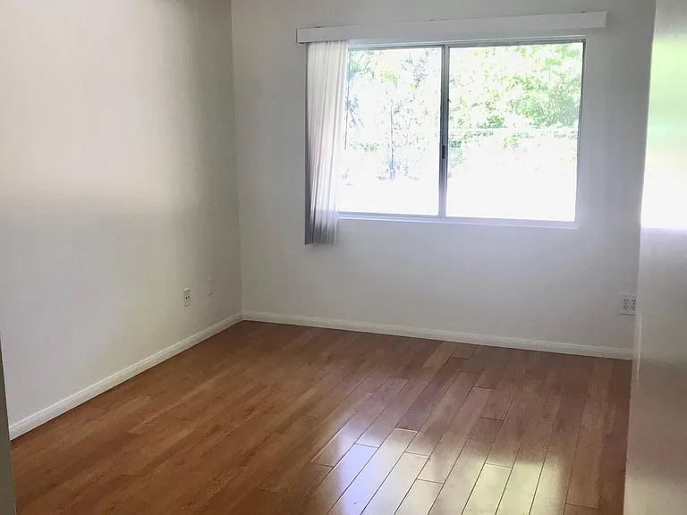 22819 Gershwin Dr — Photo 7