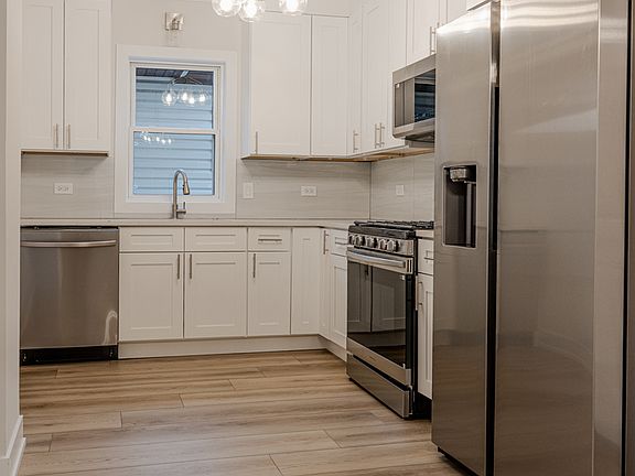 3rd image of 3510 N Oketo Ave
