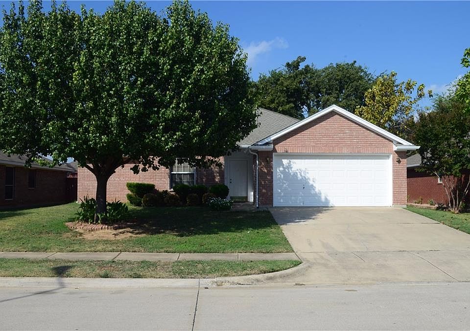 1st image of 132 Blue Wood Dr