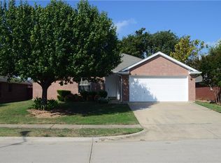 132 Blue Wood Dr, Saginaw, TX 76179