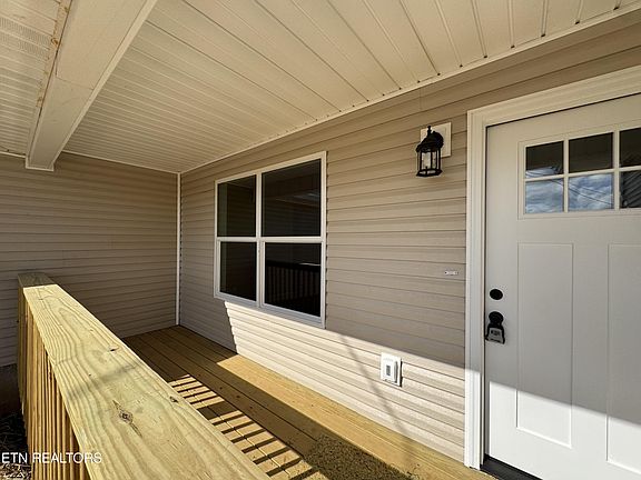 4th image of 105 Anderson Rd #2