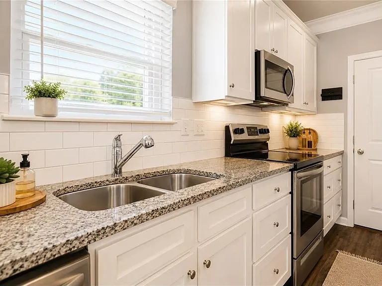 201 Cades Ct — Photo 9