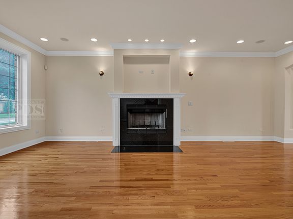 4th image of 8238 N Oleander Ave