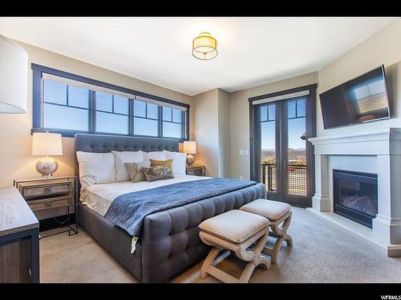 5th image of 3819 Blackstone Dr #32
