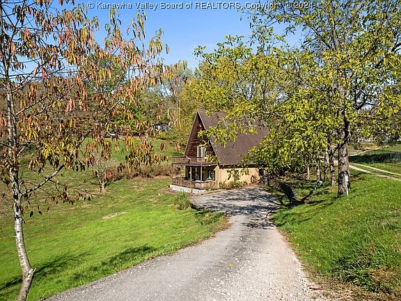 3rd image of 155 Hillview Dr