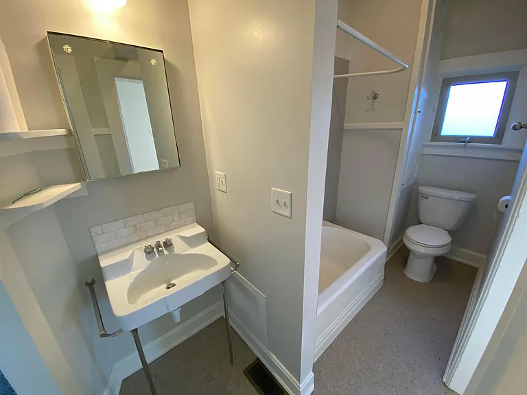 102 N Washington St — Photo 17