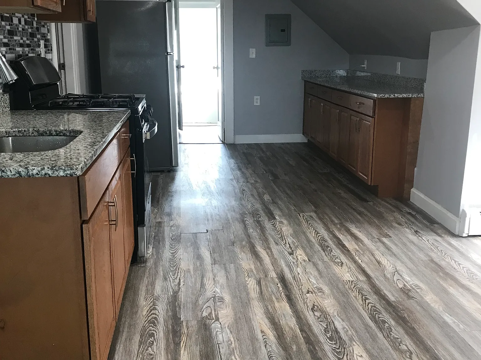 2 bed, 850 sqft, $2,400 — Photo 2