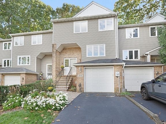 2nd image of 106 Stockton Ct