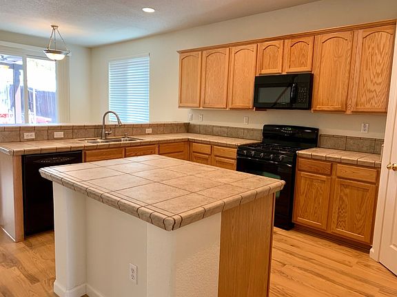 4th image of 300 Greg Thatch Cir