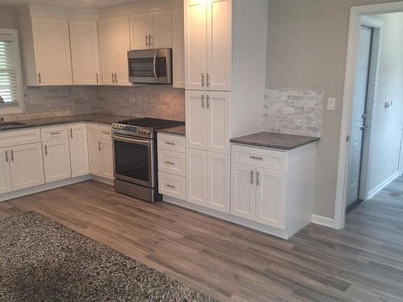 3rd image of 841 Silver Rock Ln