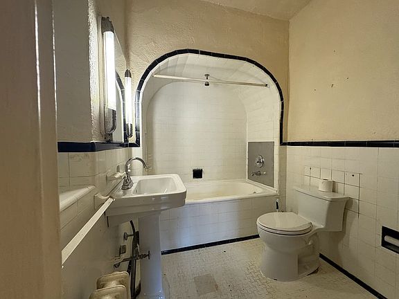 2nd image of 2801 N 2nd St APT A2