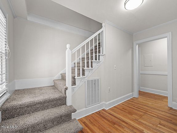 3rd image of 1615 Longwood Drive