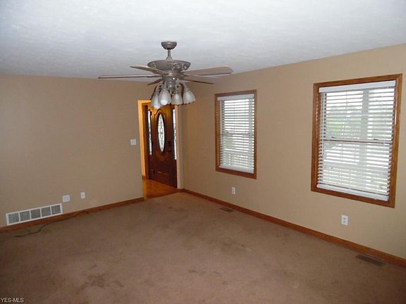 5th image of 105 Creston Ln