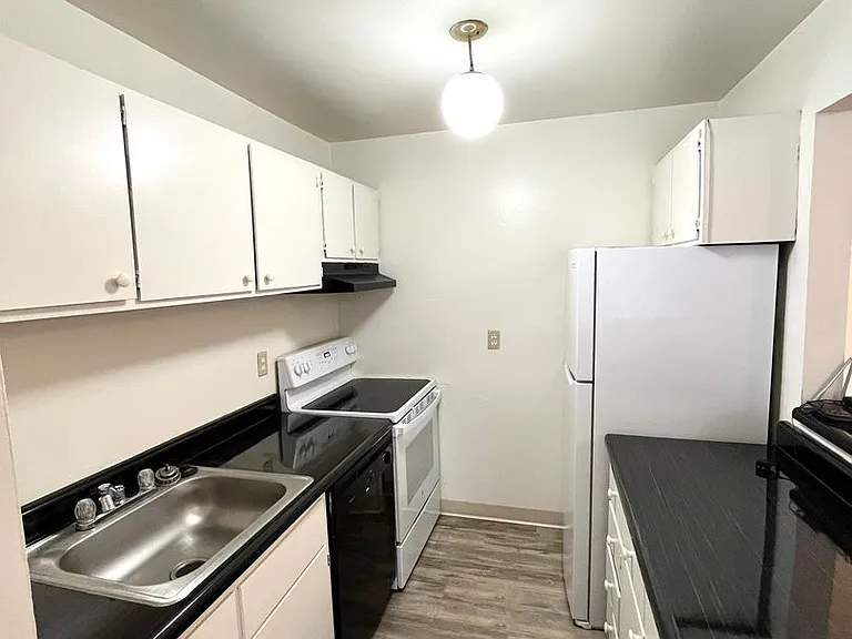 University Park Apartments near Cornell University — Photo 117