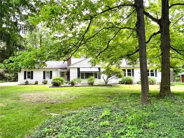 11493 Orchard Rd, Chardon, OH 44024