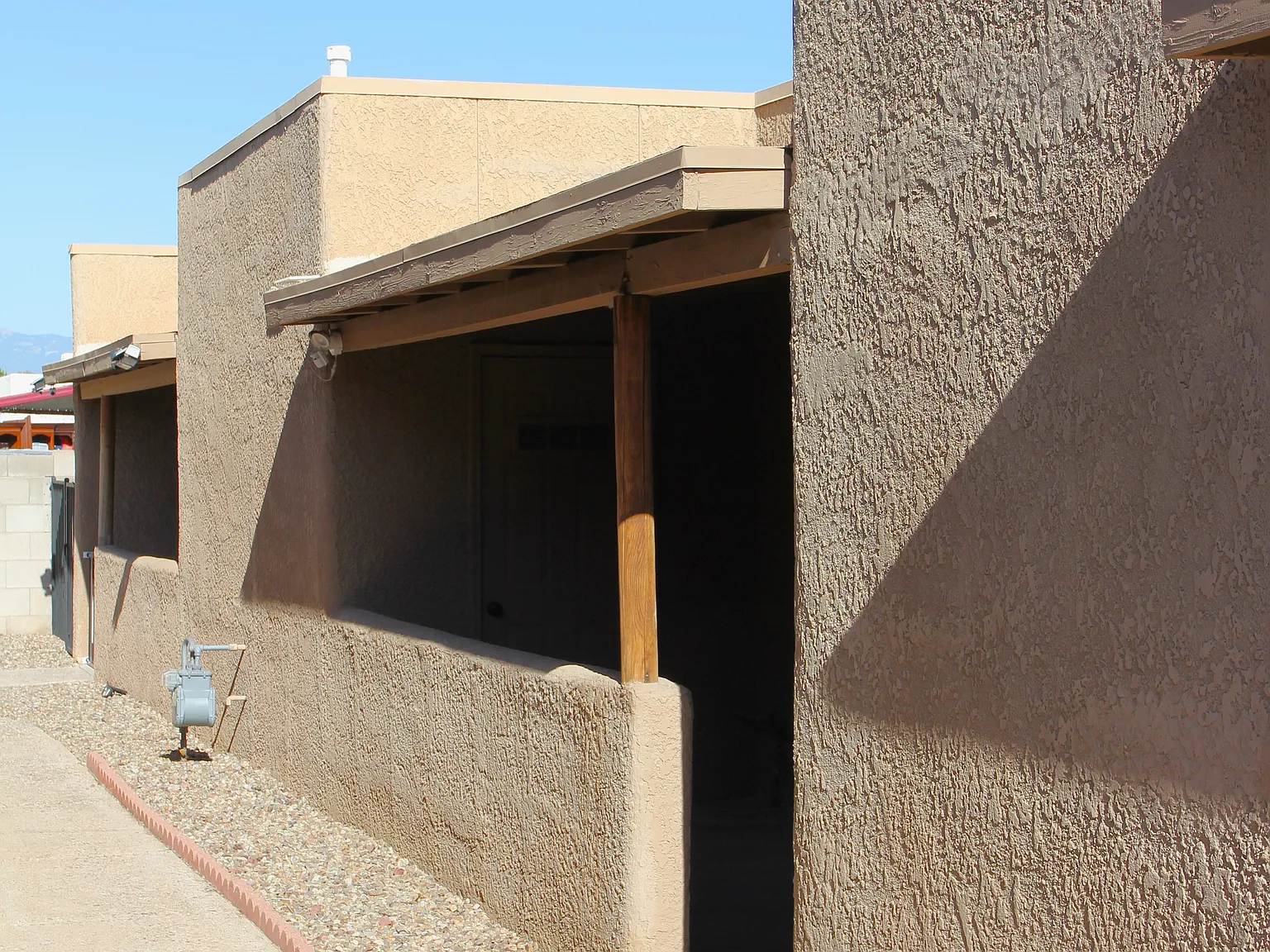 2 bed, 900 sqft, $1,300 — Photo 2