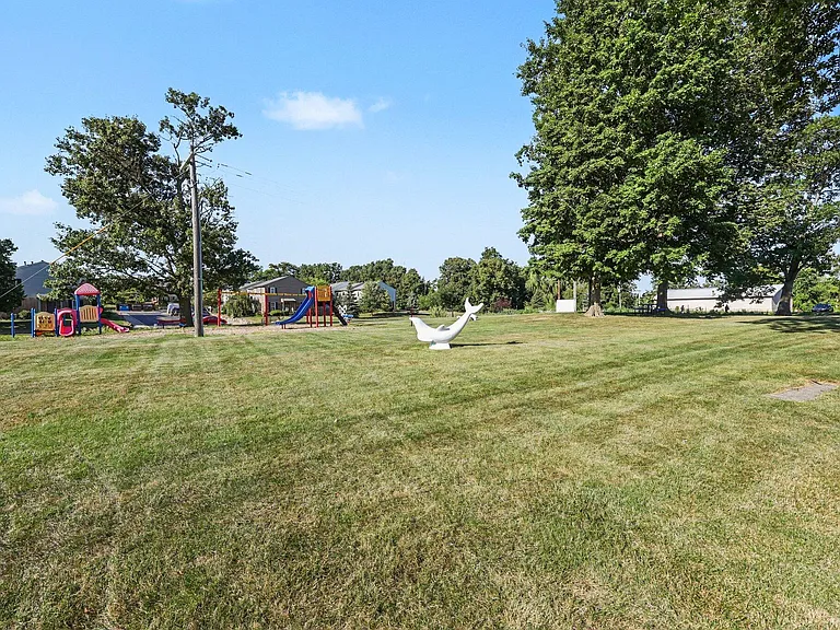 3422 Burbank Dr — Photo 18