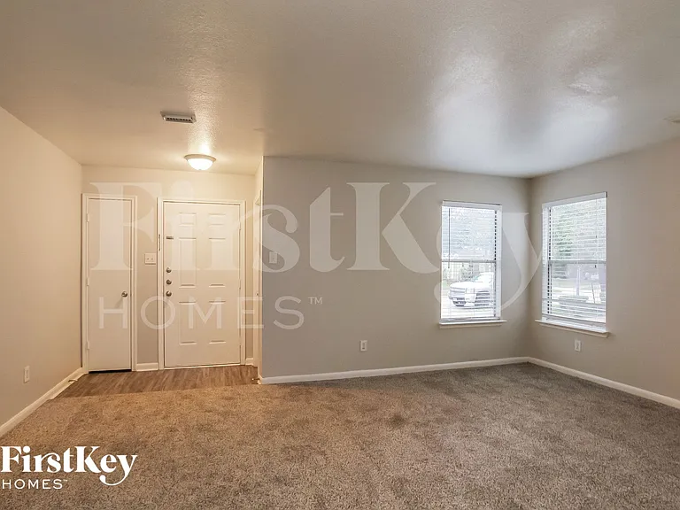 430 Remington Creek Dr — Photo 3