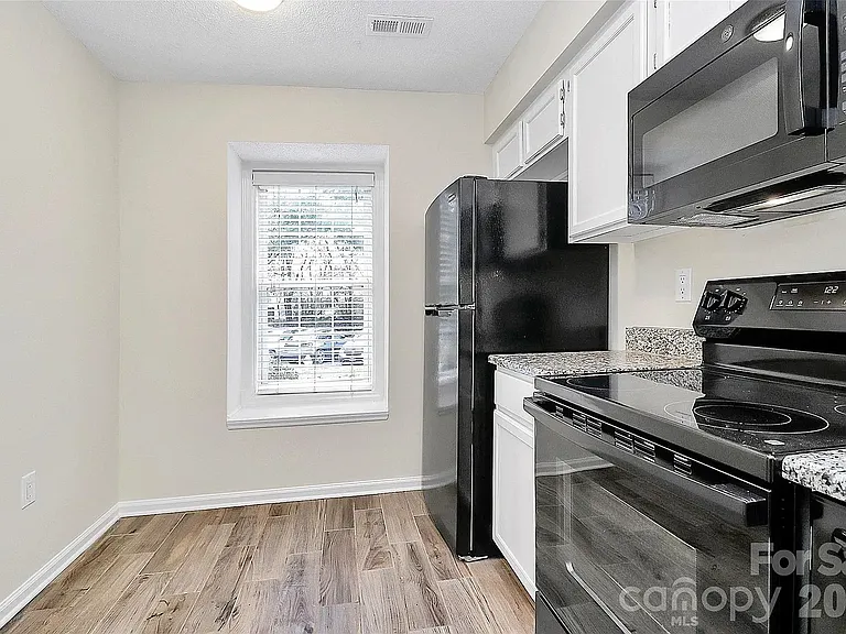 703 Heritage Pkwy — Photo 3