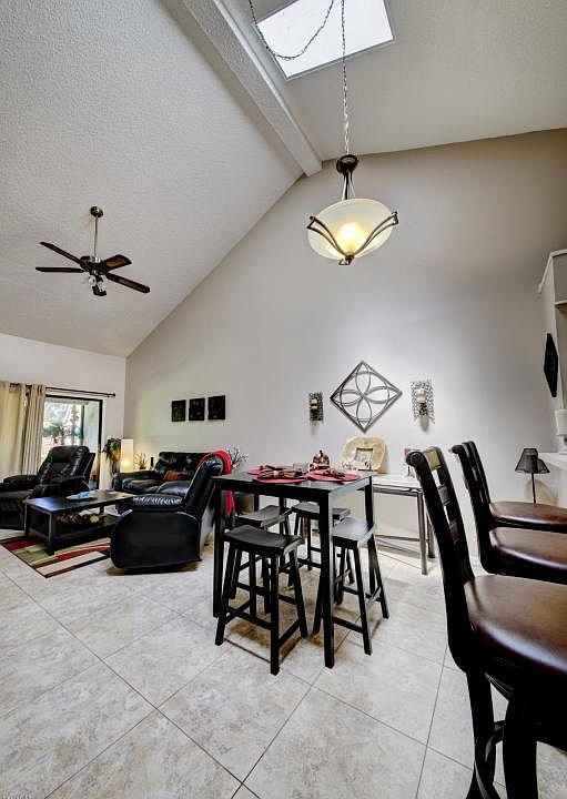 1st image of 389 Oak Haven Dr