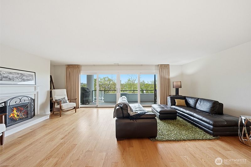 2nd image of 2565 Dexter Avenue N #103