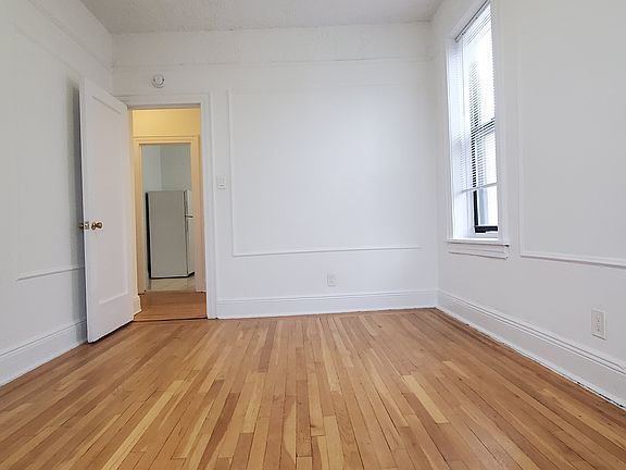 4th image of 2333 30th Ave APT D8