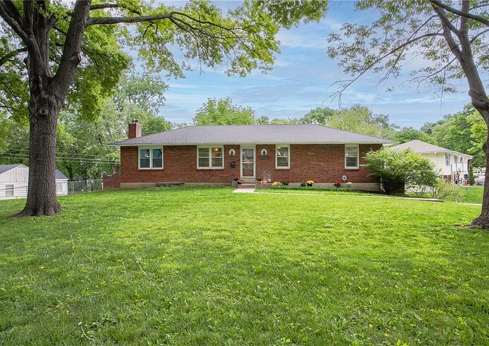 1st image of 6443 Larsen Ln
