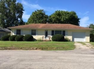 106 W 4th St, Willow Springs, MO 65793