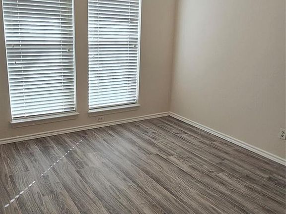 5th image of 2205 Chapman Dr