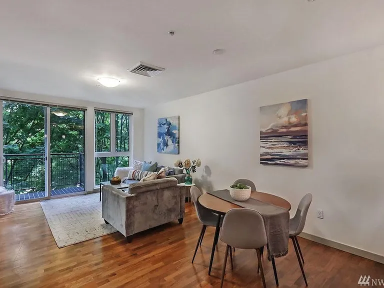 Living room/ Dining space