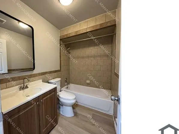 815 E Maple St APT 10, Holly, MI 48442