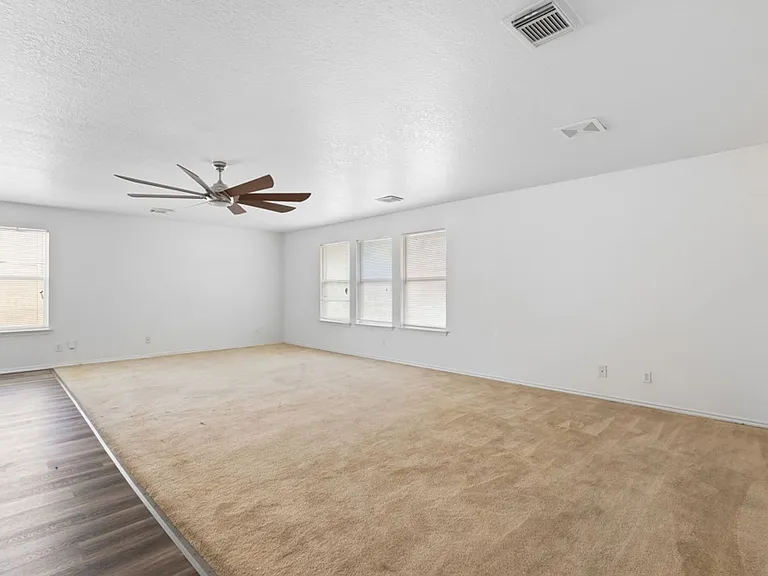 140 Springtree Pkwy — Photo 18